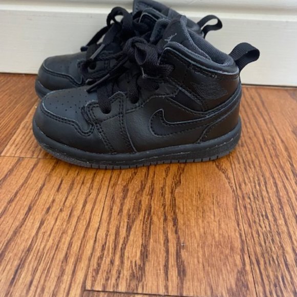 TODDLER NIKE AIR JORDANS SIZE 6C - Picture 2 of 4
